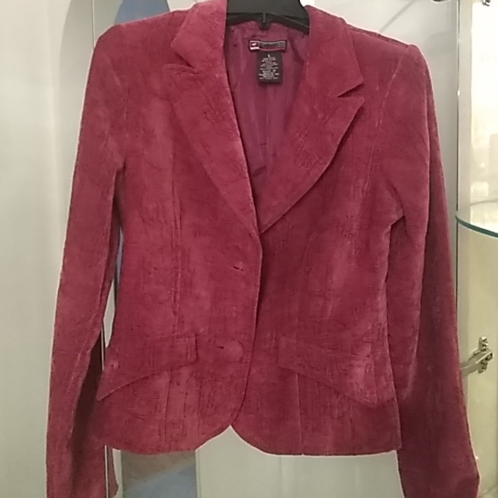 Beautiful plum colored blazer, pre-owned bu never
